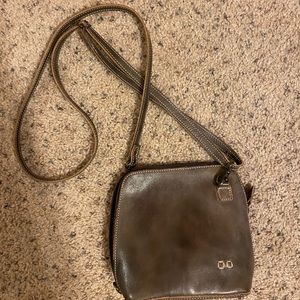 Bedstu Crossbody